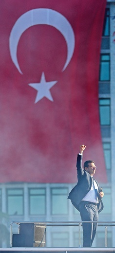Ekrem İmamoğlu – nowy burmistrz Stambułu – pokonał w wyborach kandydata AKP – partii prezydenta Erdoğana.