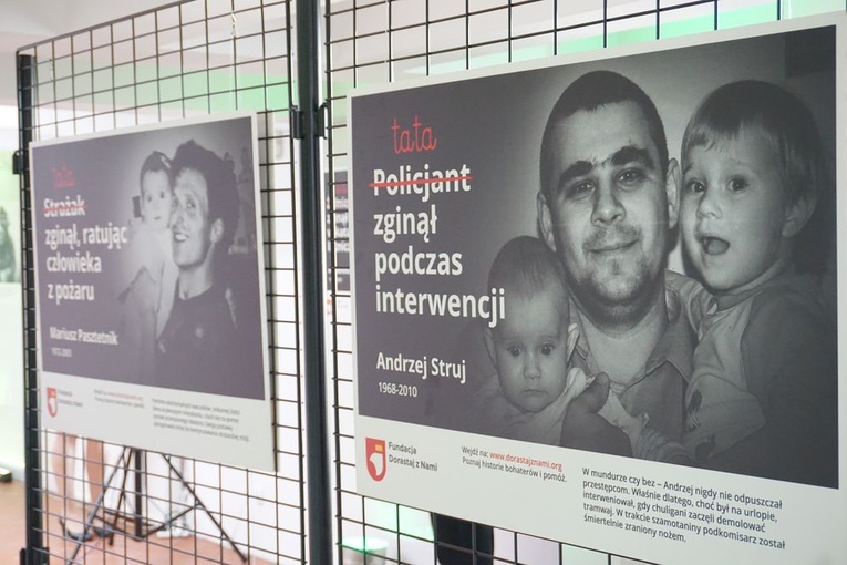 Wystawa "Dla Ciebie zginął policjant, dla mnie tata" w Wałbrzychu