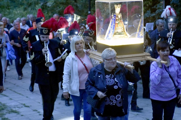 Odpust w sanktuarium Strażniczki Wiary Świętej w Bardzie Śląskim