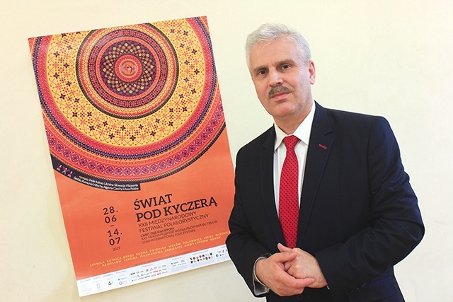 – Nie ma drugiego takiego festiwalu, który w stu procentach finansuje się z dotacji celowej – mówi J.  Starzyński.