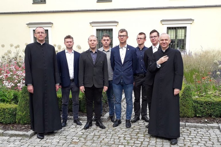 Sześciu kandydatów do seminarium duchownego w Lublinie 