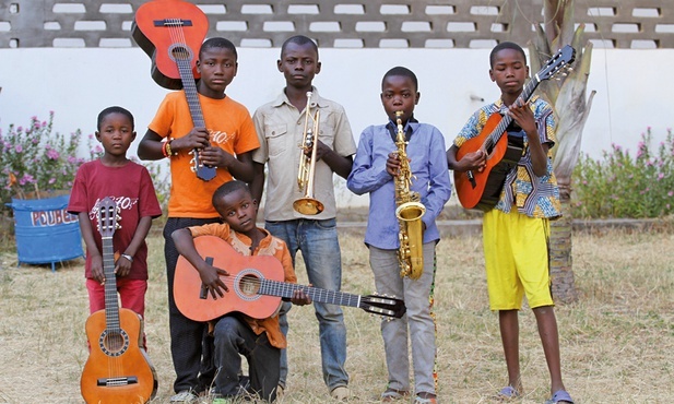 Nauka w szkole muzycznej to dla dzieci z Republiki Środkowoafrykańskiej  szansa na lepsze jutro.
