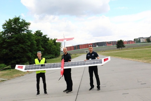 Pierwszy lot elektroszybowca solarnego "Franek"