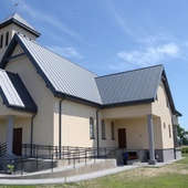 Kościół filialny pw. św. Jana Pawła II w Brudzewicach koło Studzianny.