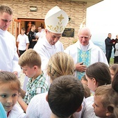 Msza św. zakończyła się indywidualnym błogosławieństwem dzieci.