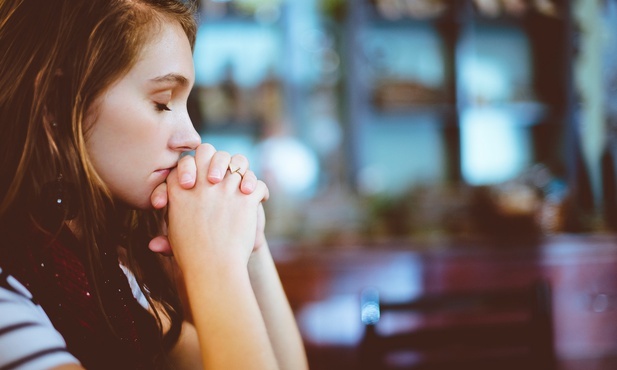 Jak radzić sobie z rozproszeniami na modlitwie?