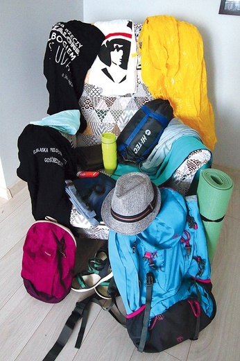 ►	Do bagażu wkładamy tylko niezbędne przedmioty.