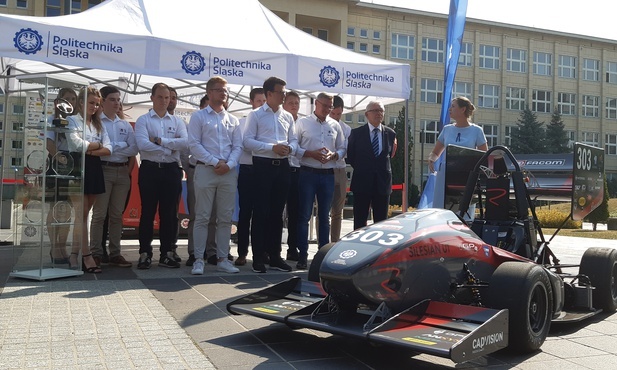 Politechnika Śląska w Gliwicach ma mistrzów w Studenckiej Formule 1. Zaprojektowali bolid i wygrali wyścig