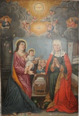 Późnobarokowy obraz w ołtarzu głównym przedstawia patronkę XVI-wiecznego kościoła.