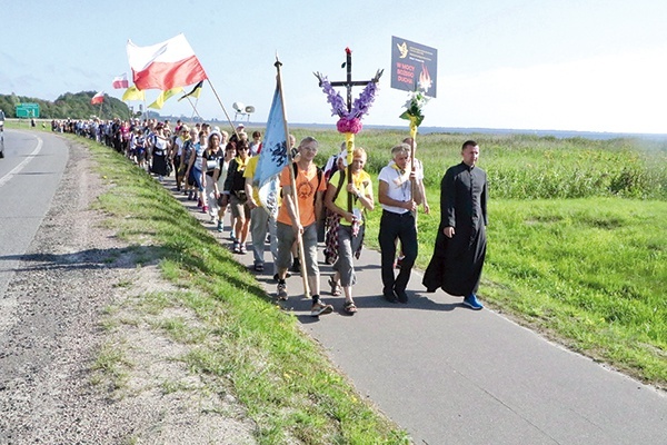 ▼	Pątnicy z Helu mają najdalej – przez 19 dni przejdą 640 km.