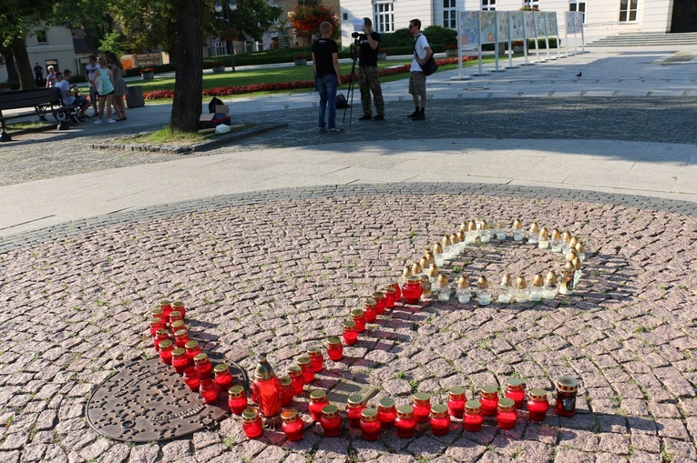 1 sierpnia uczcijmy pamięć powstańców warszawskich.