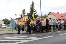 Minutą ciszy oraz odśpiewaniem hymnu narodowego pielgrzymi z Kaszub uczcili 75. rocznicę powstania warszawskiego.