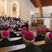 Sanktuarium Matki Bożej Latyczowskiej w Lublinie połaczone z rzymskim kościołem.