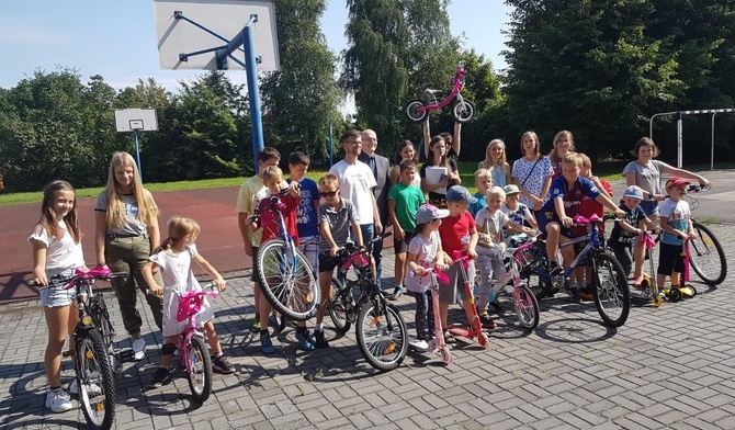 Katowice: Dom Aniołów Stróżów dostał rowery i hulajnogi [ZDJĘCIA]