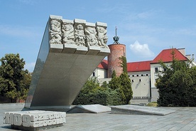 Pomnik Dzieci Głogowskich, które stały się ofiarą, aby ocalić gród.