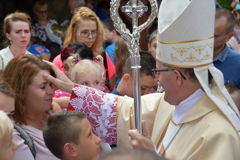 Wprowadzenie relikwii świętych dzieci fatimskich do sądeckiej fary