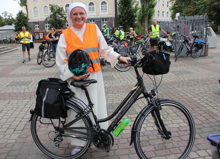 Dominikanka s. Kornelia jedzie w pielgrzymce rowerowej po raz pierwszy.