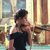 ▲	Marcelina Sztekmiler w czasie koncertu w kościele św. Sebastiana w Opolu.