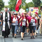 ▲	Wędrówce  do Częstochowy towarzyszyło hasło: „Mocni Bożym Duchem”.