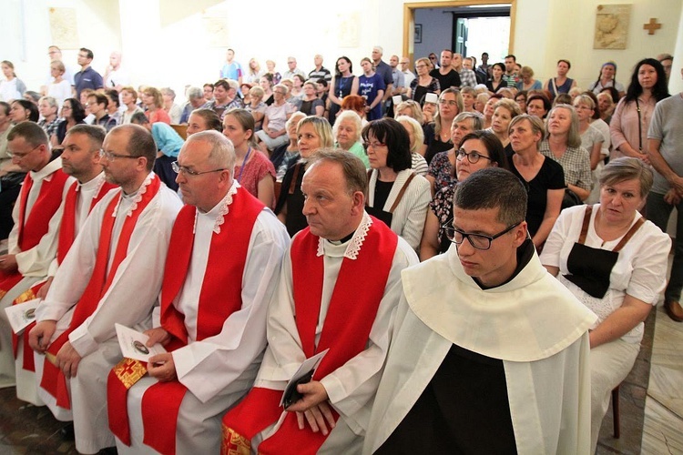 Uczestnicy uroczystości w 77. rocznicę śmierci św. Teresy Benedykty od Krzyża - Edyty Stein.