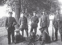 Grupa żołnierzy Grenzschutzu – niemieckiej formacji walczącej  z powstańcami w 1919 r.