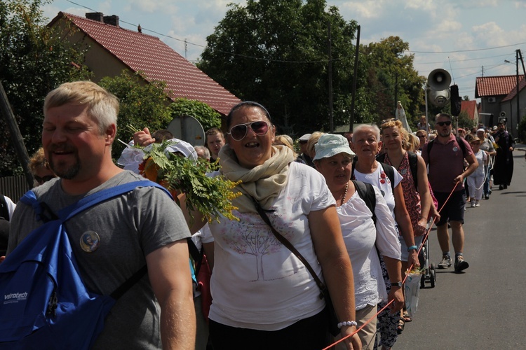 15 sierpnia w Ligocie Książęcej z pielgrzymami z Namysłowa i okolic