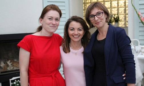Od lewej: Ewa Porębska - liderka "Urzekających" w Bielsku-Białej, Ewelina Chełstowska - inicjatorka pomysłu, i Ewa Kukla - liderka z Oświęcimia.
