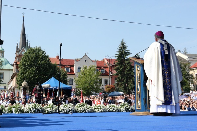 Jubileuszowa Msza św. na rynku w Myślenicach