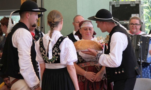 Gazdami dożynek ekumencznych byli Karina i Zdzisław Zbijowscy z Górek Wielkich.