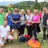 Na szczyty wielu wspinało się w gronie przyjaciół z grup, wspólnot i stowarzyszeń - na zdjęciu ogólnopolska reprezentacja "Sycharu" na Błatniej.