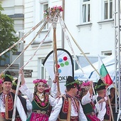 Podczas występu zespołu z Bułgarii obok typowych tańców korowodowych, tzw. choro, można było zobaczyć tańce związane z obrzędami i zwyczajami.
