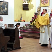 Parafianie uczestniczyli w nabożeństwach i Mszach św., prosząc pustelnika o orędownictwo.