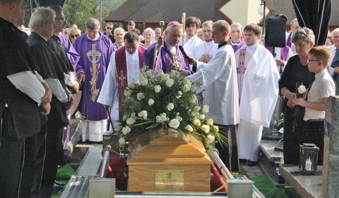 Ks. Tomasz Wiosna spoczął na cmentarzu w Marklowicach