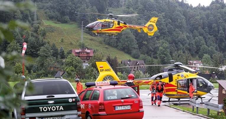 W akcji ratowniczej wykorzystano m.in. śmigłowce TOPR i Lotniczego Pogotowia Ratunkowego.