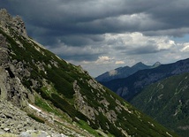 Tatry: Trzy osoby rażone piorunem na szlaku z Hali Gąsiennicowej do Kuźnic