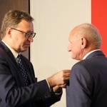 Krzyże Wolności i Solidarności w Sali BHP