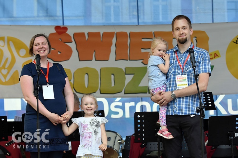 Justyna i Paweł Dochniakowie przez dwa lata na zakończenie Marszu dla Życia i Rodziny organizowali Święto Rodziny.