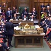 Rząd Borisa Johnsona stracił większość w Izbie Gmin