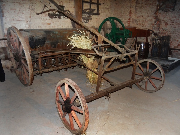 Sieczkarnia, młocarnia i inne, czyli skansen starych maszyn rolniczych w Lubecku