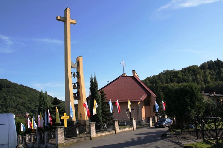 Kościół Matki Bożej Częstochowskiej w Czernichowie został poświęcony 25 lat temu.