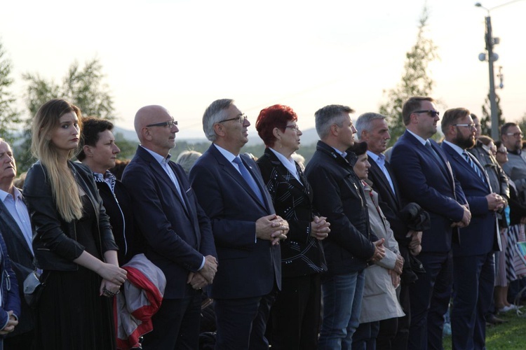 Przedstawiciele władz, jak co roku, modlili się z mieszkańcami Bielska-Bialej pod Krzyżem Trzeciego Tysiąclecia.