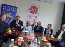 Przekazanie wózków odbyło się podczas specjalnie zorganizowanej konferencji prasowej w siedzibie Caritas Diecezji Radomskiej.