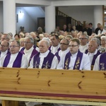 Uroczystości pogrzebowe ks. Józefa Michalskiego w Wałbrzychu i w Budzowie