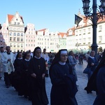 Ulicami Wrocławia ze św. Stanisławem i św. Dorotą