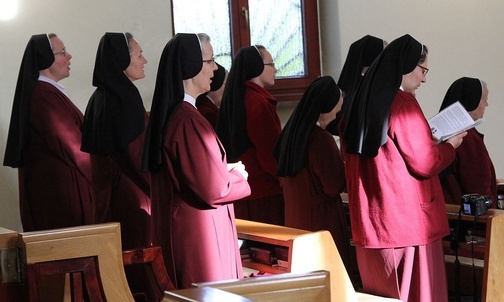 Siostry redemptorystki podczas świętowania w swoim klasztorze na Trzech Lipkach.