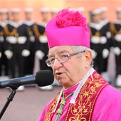 Abp Sławoj Leszek Głódź rozpoczyna modlitwę "Kapłani za kapłanów".