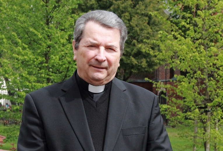 Do wspólnej modlitwy w intencji kapłanów zaprasza ks. inf. Stanisław Zięba.