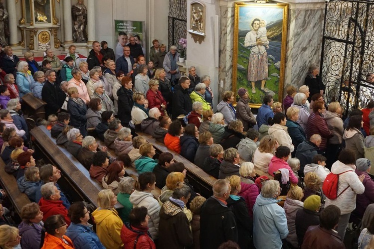 Diecezjalna pielgrzymka róż różańcowych do Barda