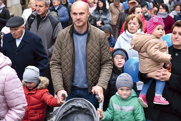 W manifestacji wiary uczestniczyło prawie 11 tysięcy osób.