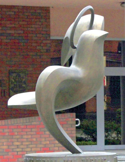 Pomnik Ducha Świętego przed Centrum Edukacyjnym im. Jana Pawła II.